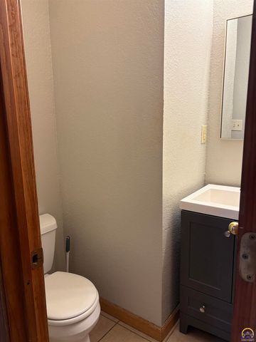 1193 SW College AVE, Topeka, KS 66604