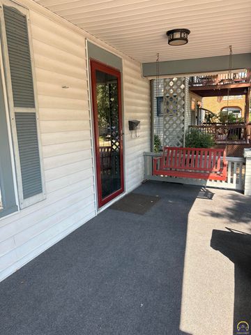 1193 SW College AVE, Topeka, KS 66604