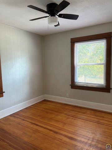 1193 SW College AVE, Topeka, KS 66604