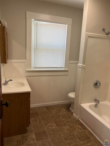 1193 SW College AVE, Topeka, KS 66604