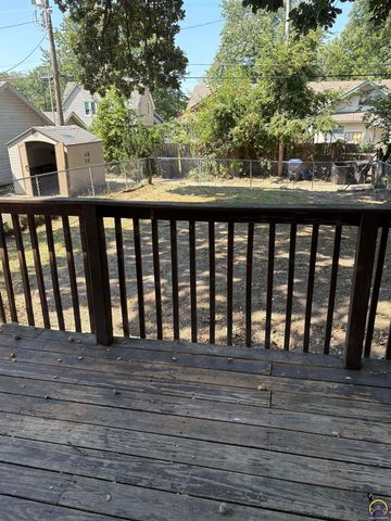 1193 SW College AVE, Topeka, KS 66604