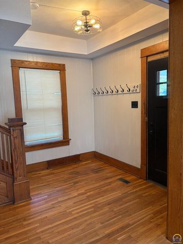 1193 SW College AVE, Topeka, KS 66604