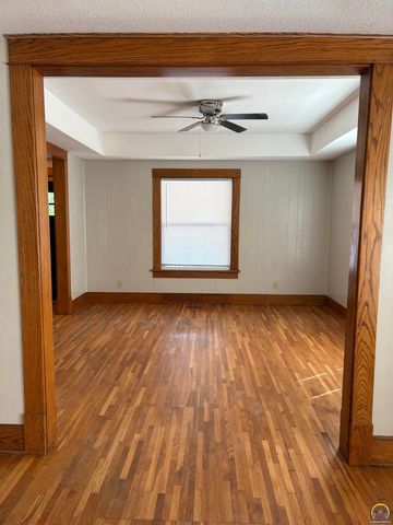 1193 SW College AVE, Topeka, KS 66604