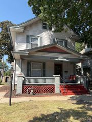 1193 SW College AVE, Topeka, KS 66604