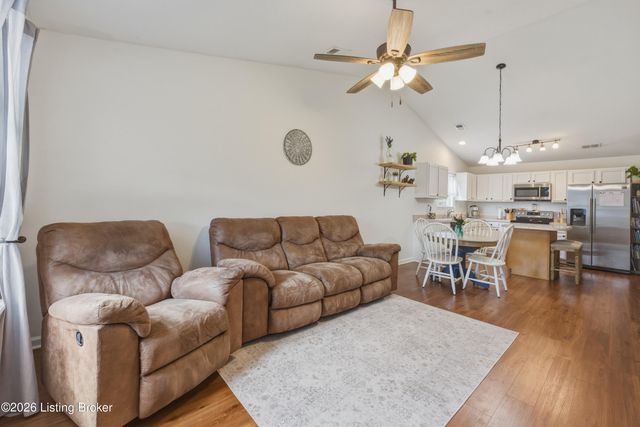 1005 Cedar Ridge Ct, Lawrenceburg, KY 40342