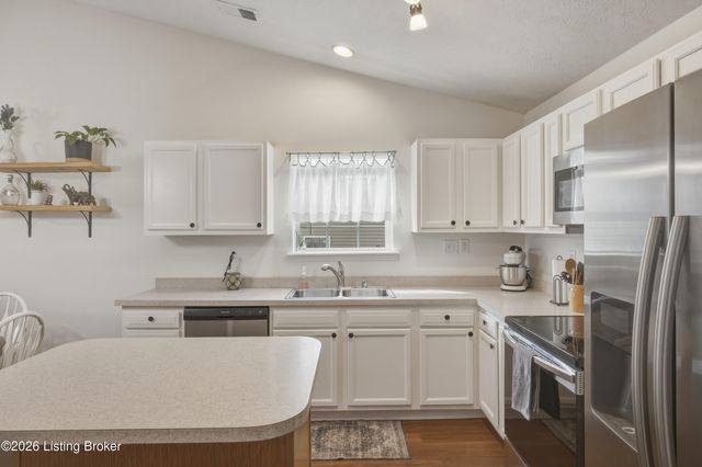 1005 Cedar Ridge Ct, Lawrenceburg, KY 40342