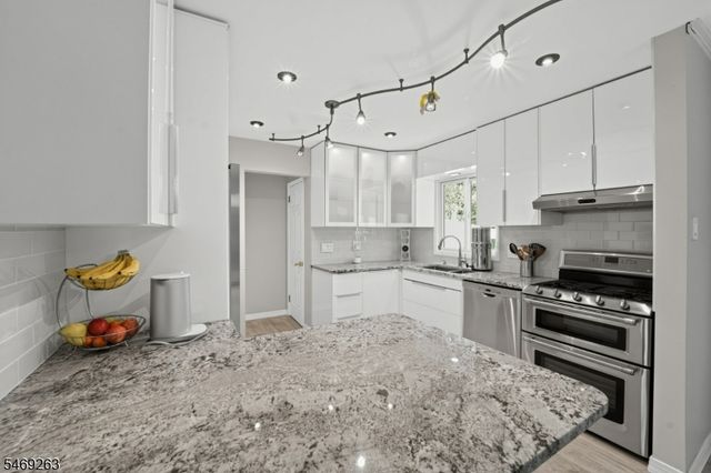 40 Jackson St, Nutley Twp., NJ 07110