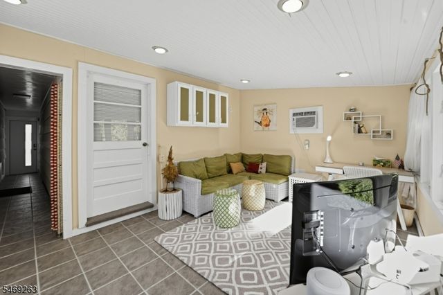 40 Jackson St, Nutley Twp., NJ 07110