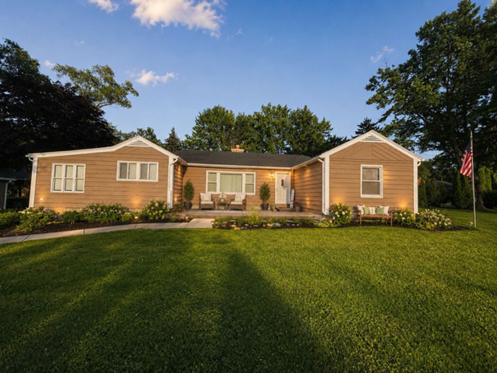 301 Hillside Avenue, Prospect Heights, IL 60070