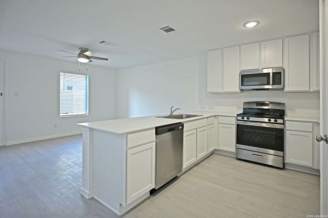 6739 Pumice Place, Elmendorf, TX 78112