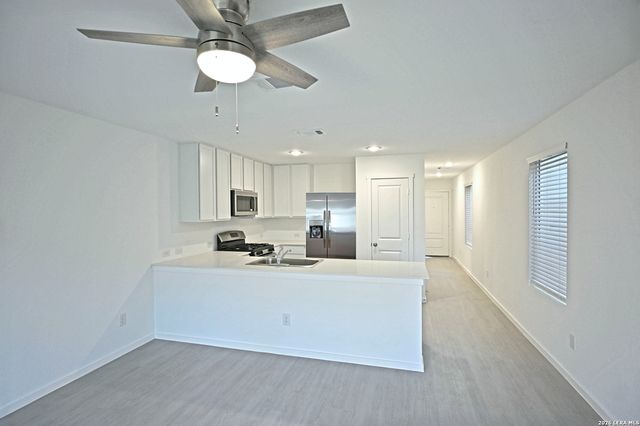 6739 Pumice Place, Elmendorf, TX 78112