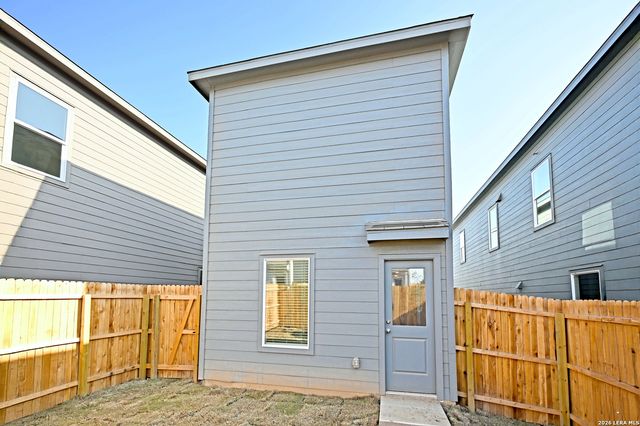 6739 Pumice Place, Elmendorf, TX 78112