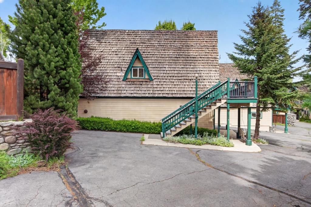 Image 3 of property listing at 454 Peninsula Drive A - B, Westwood, CA 96137
