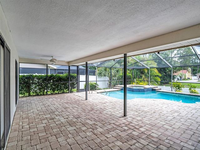 447 WHISPERING LAKES BOULEVARD, Tarpon Springs, FL 34688