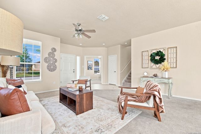 121 Lark Hill, Floresville, TX 78114