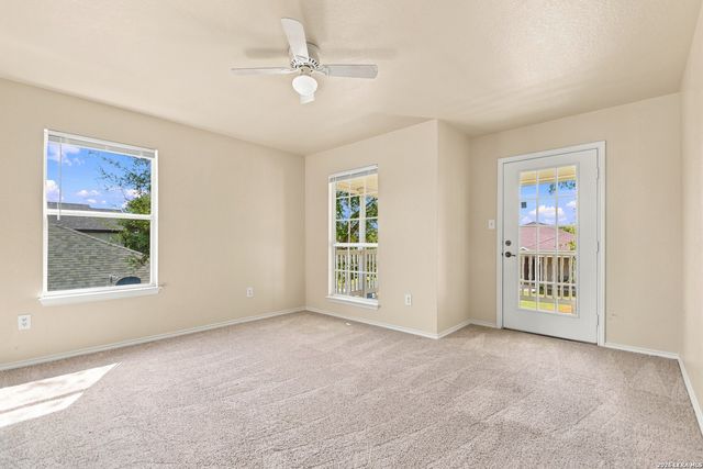 121 Lark Hill, Floresville, TX 78114