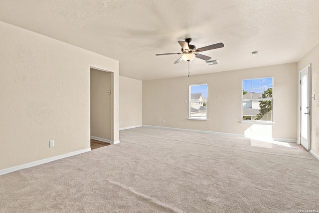 121 Lark Hill, Floresville, TX 78114