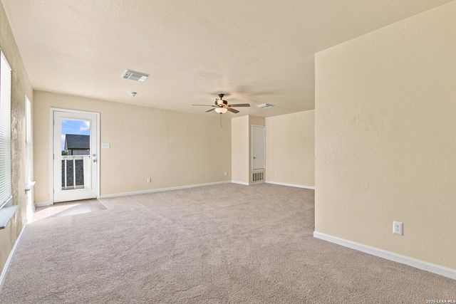121 Lark Hill, Floresville, TX 78114
