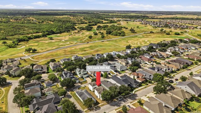 121 Lark Hill, Floresville, TX 78114