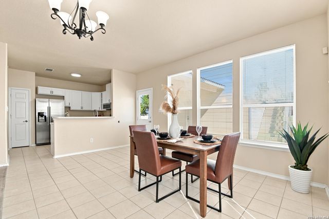 121 Lark Hill, Floresville, TX 78114