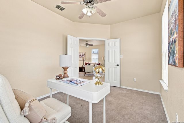 121 Lark Hill, Floresville, TX 78114