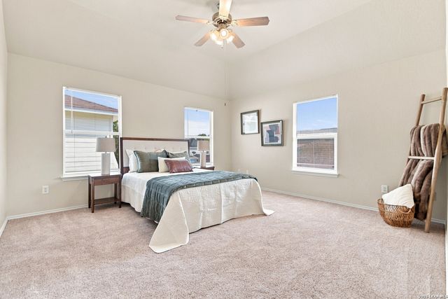 121 Lark Hill, Floresville, TX 78114