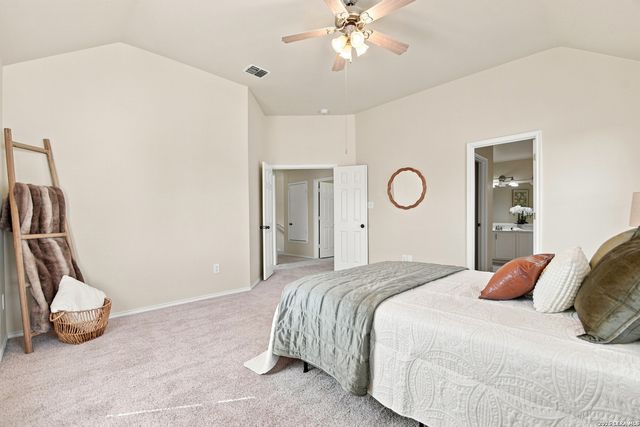 121 Lark Hill, Floresville, TX 78114