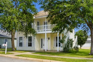 121 Lark Hill, Floresville, TX 78114