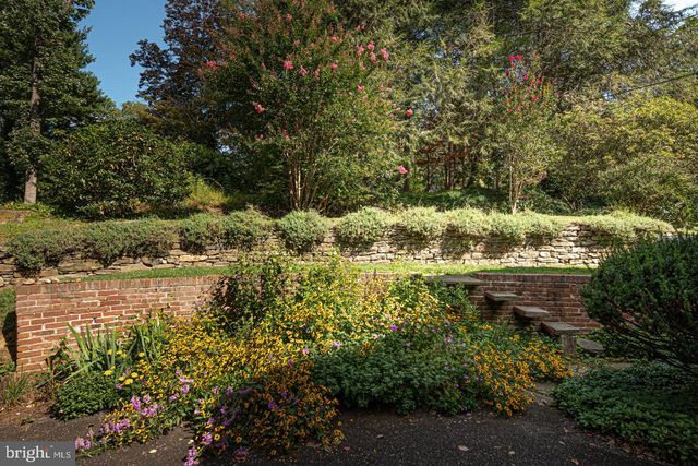 2 LOCUST LN, Rose Valley, PA 19086