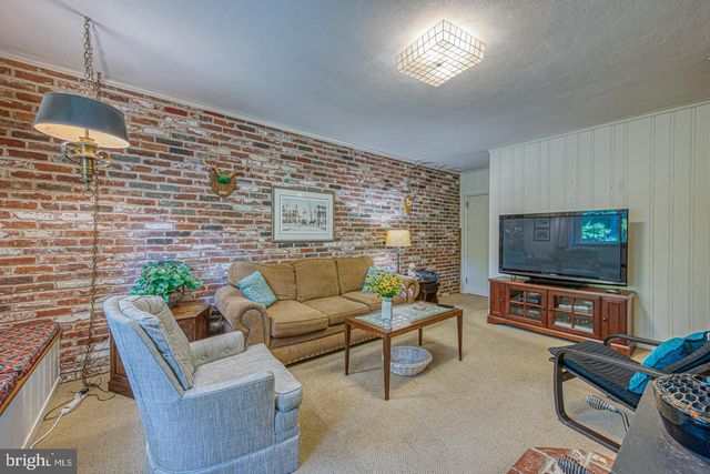 2 LOCUST LN, Rose Valley, PA 19086