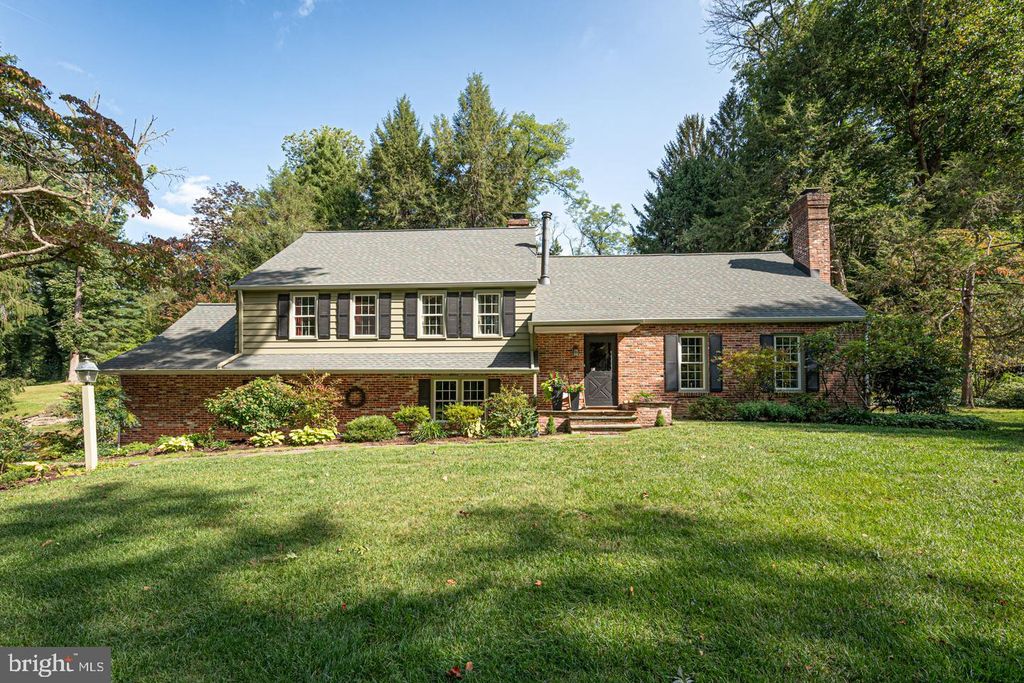 2 LOCUST LN, Rose Valley, PA 19086