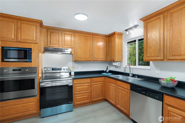 1302 N Woodlawn Street, Tacoma, WA 98406