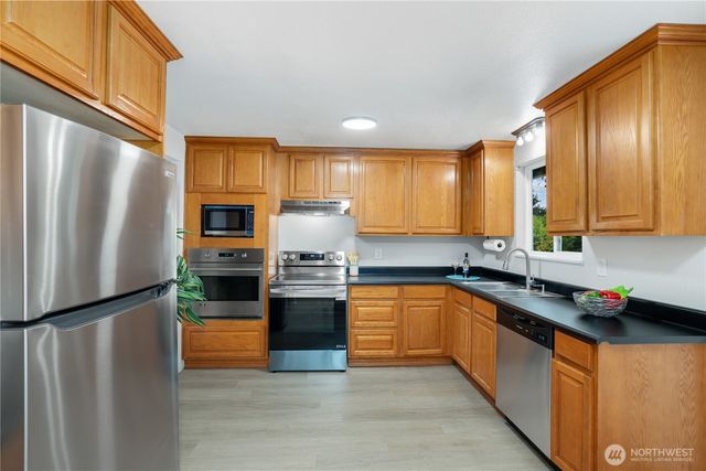 1302 N Woodlawn Street, Tacoma, WA 98406