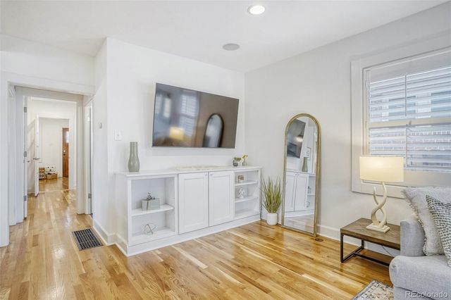 860 S Vine Street, Denver, CO 80209