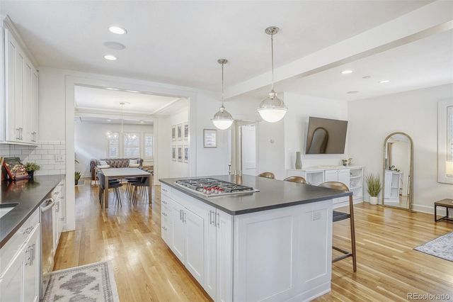 860 S Vine Street, Denver, CO 80209