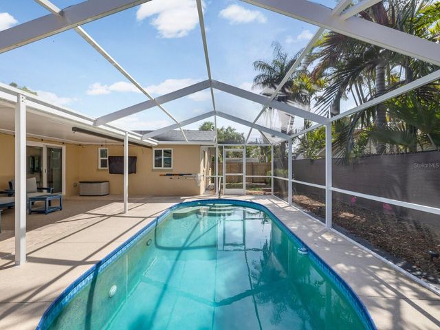 2086 LAKEWOOD DRIVE, Clearwater, FL 33763