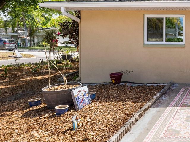 2086 LAKEWOOD DRIVE, Clearwater, FL 33763