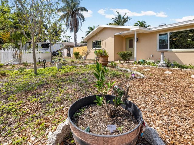 2086 LAKEWOOD DRIVE, Clearwater, FL 33763