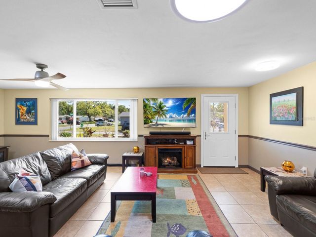 2086 LAKEWOOD DRIVE, Clearwater, FL 33763