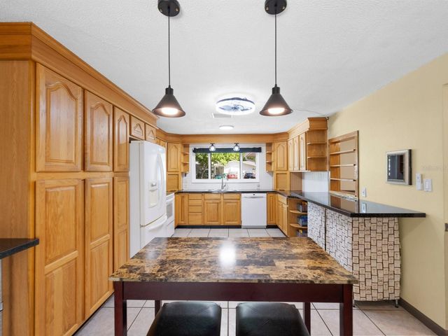 2086 LAKEWOOD DRIVE, Clearwater, FL 33763