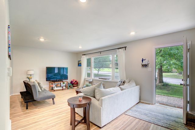 2305 WALTHER CT, Columbia, MO 65203