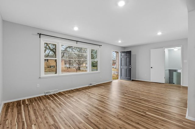 2305 WALTHER CT, Columbia, MO 65203