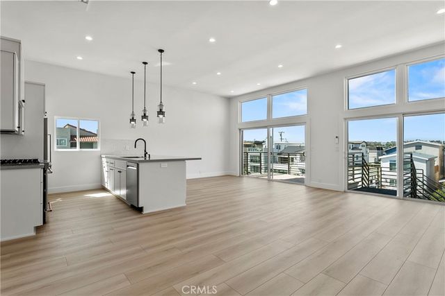 913 W Balboa Blvd C, Newport Beach, CA 92661