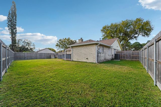 4111 Woodhampton Drive, Pasadena, TX 77505