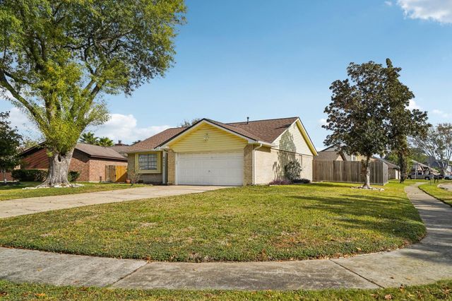 4111 Woodhampton Drive, Pasadena, TX 77505