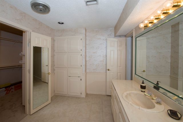8704 Irongate Drive, North Richland Hills, TX 76182