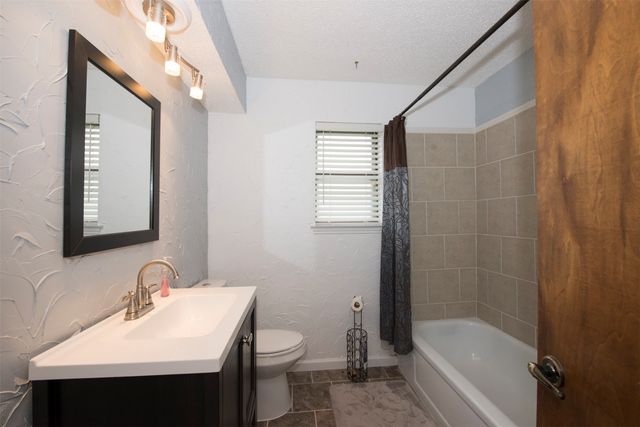 8704 Irongate Drive, North Richland Hills, TX 76182