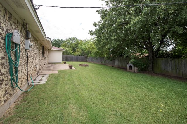 8704 Irongate Drive, North Richland Hills, TX 76182