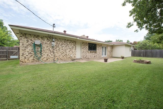 8704 Irongate Drive, North Richland Hills, TX 76182