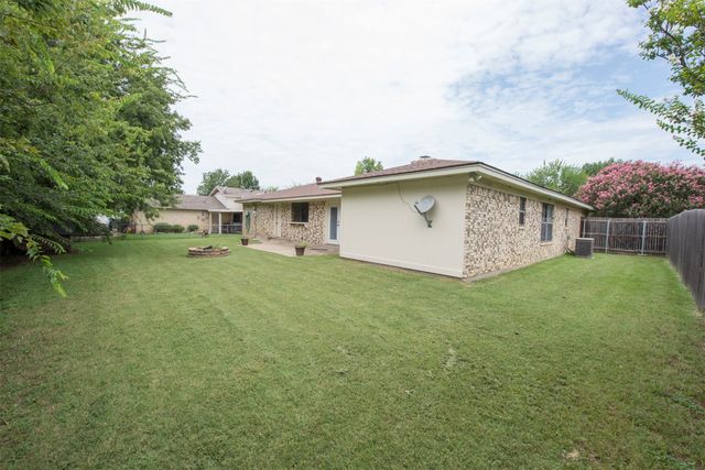 8704 Irongate Drive, North Richland Hills, TX 76182
